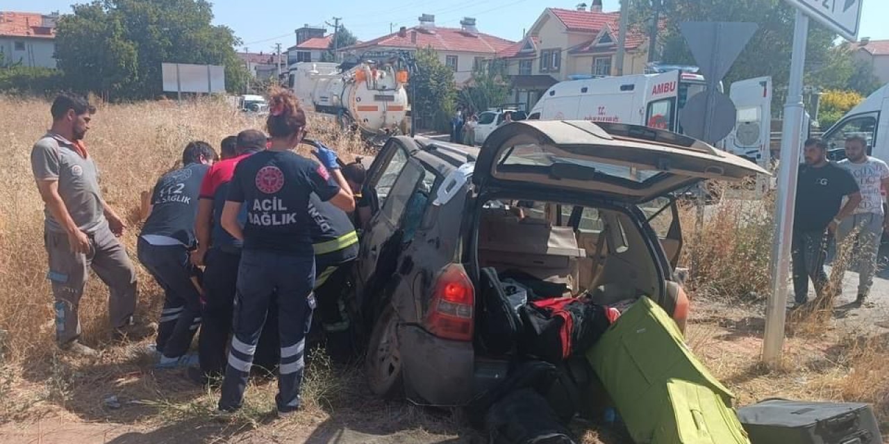 Çivril ilçesinde araç yoldan çıktı; 4 yaralı