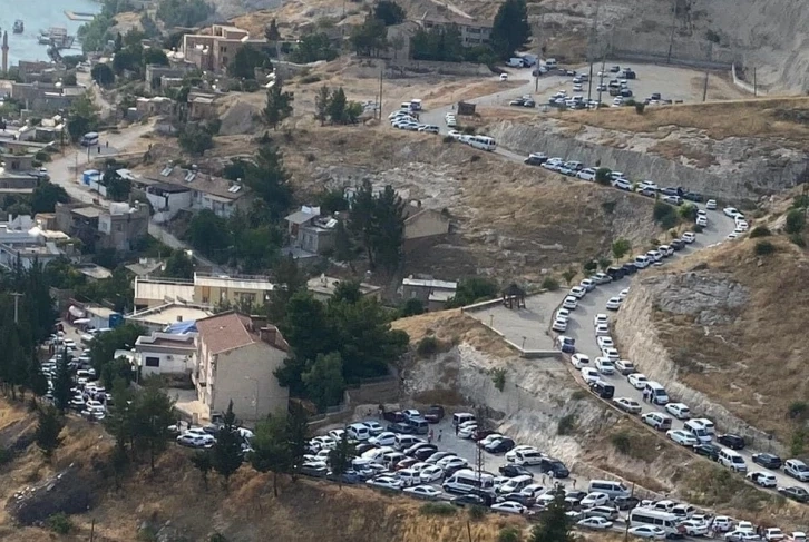 Fırat'ın incisi Halfeti’de bayram yoğunluğu Bodrum’u aratmıyor