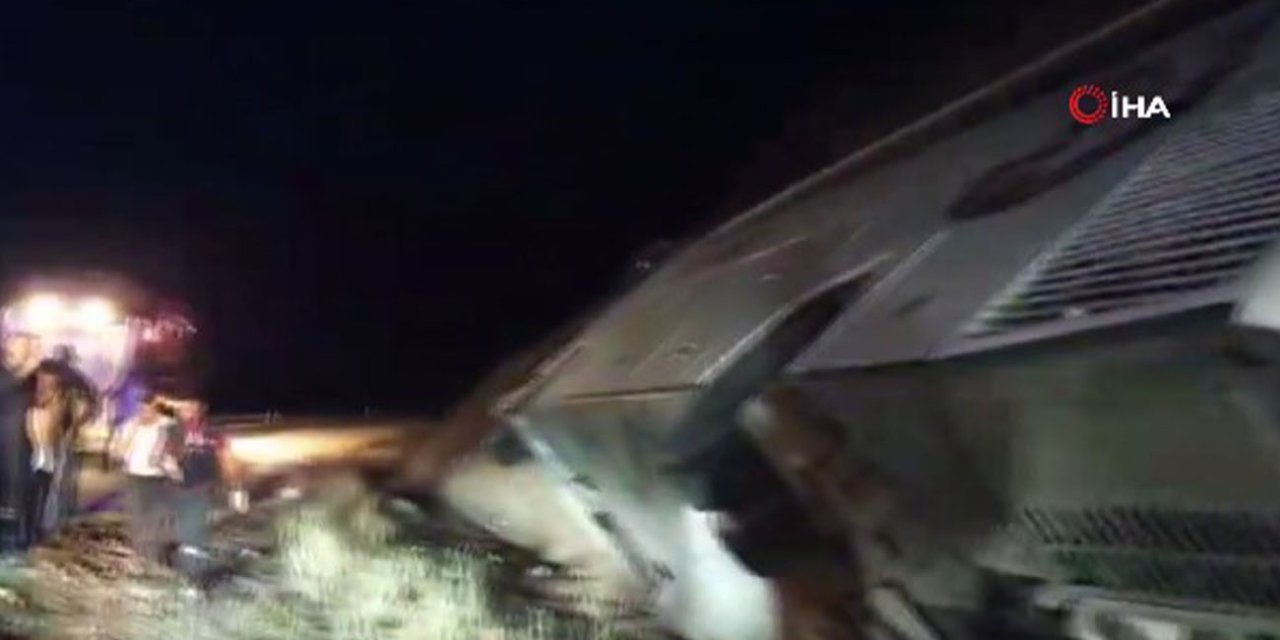 Sivas-Erzincan sınırında otobüs devrildi: 17 yaralı