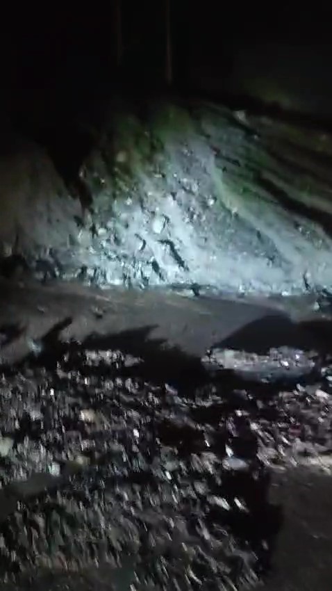 Heyelan nedeniyle Hatay'da yayla yolu kapandı