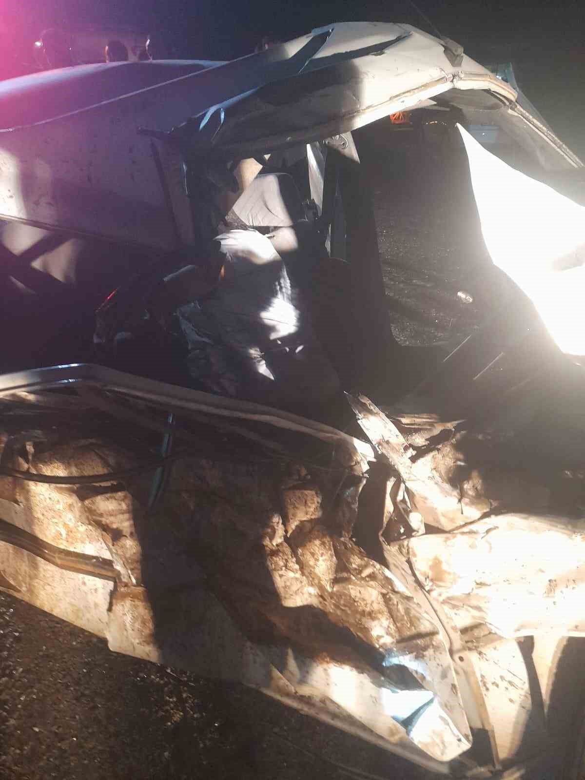 Şanlıurfa’da minibüs ile otomobil çarpıştı ölü ve yaralılar var