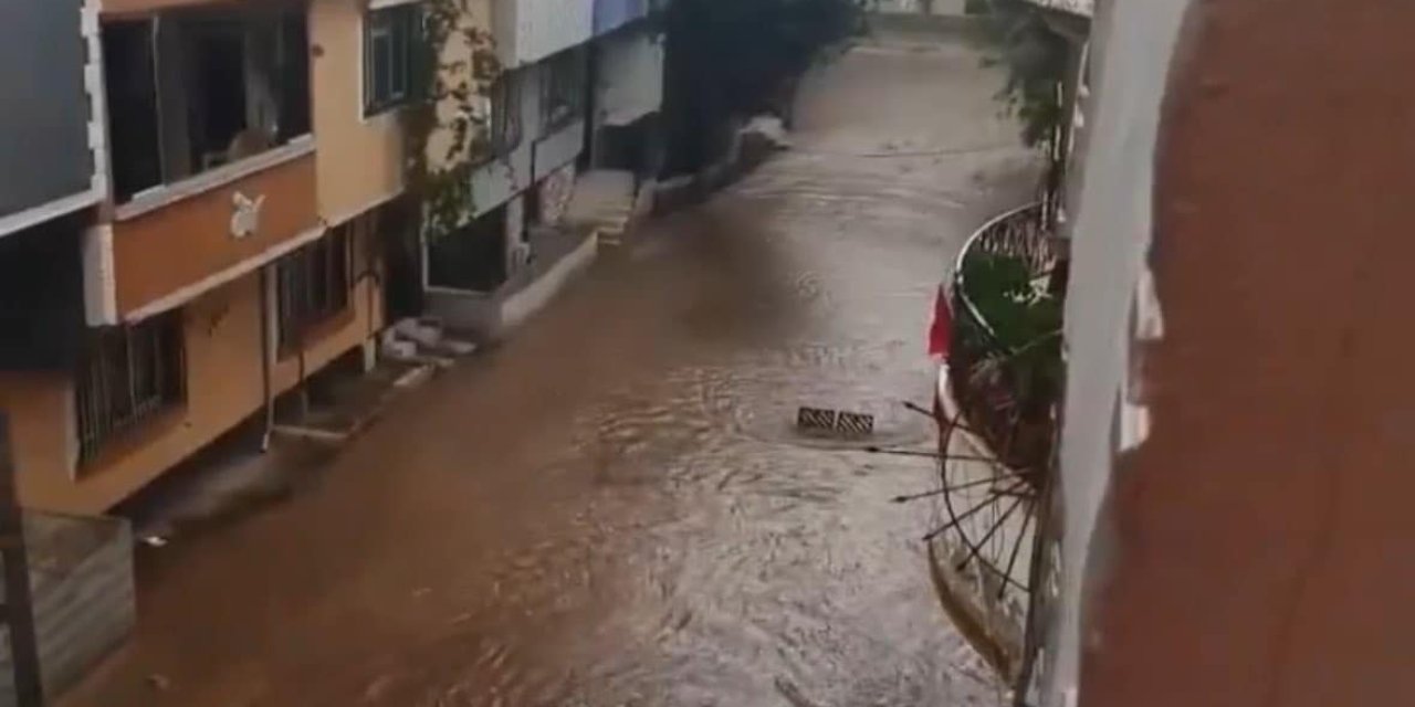 Gaziantep’te şiddetli yağmur sele döndü, ulaşım aksadı, kışlıklar zarar gördü