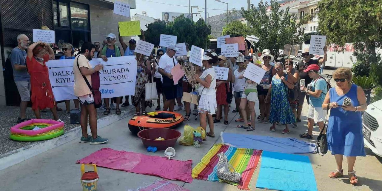 Datça’da halk tepkili, ücretsiz sahile girecek yer kalmadı