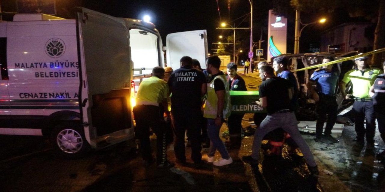 Malatya'da feci kaza: 1 ölü, 13 yaralı