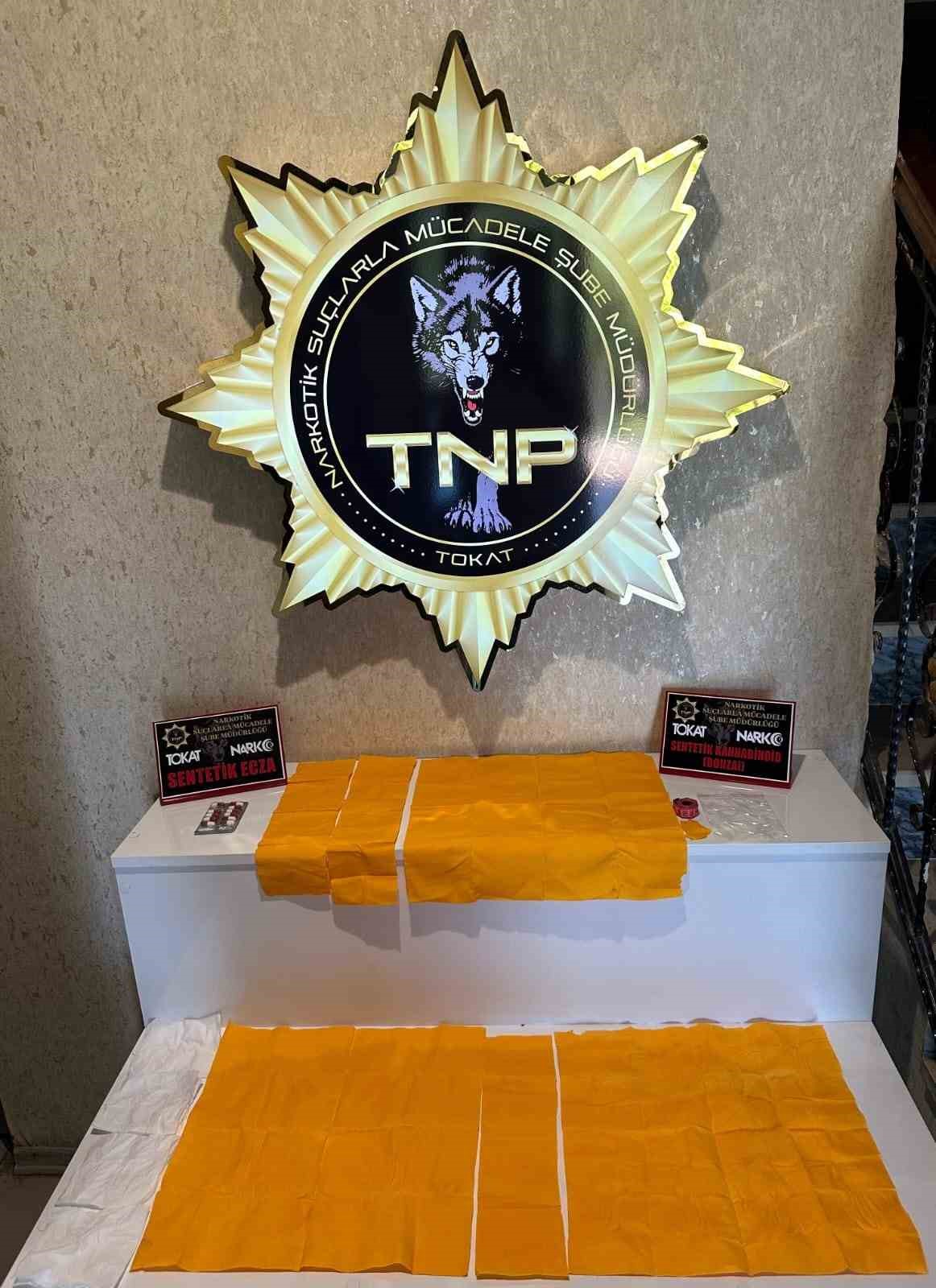 Peçeteye emdirilmiş 6 milyon TL’lik uyuşturucu ele geçirildi