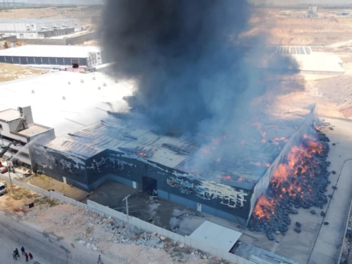 Gaziantep'te Bir fabrikada korkutan  yangın çok sayıda kişi hastaneye kaldırıldı