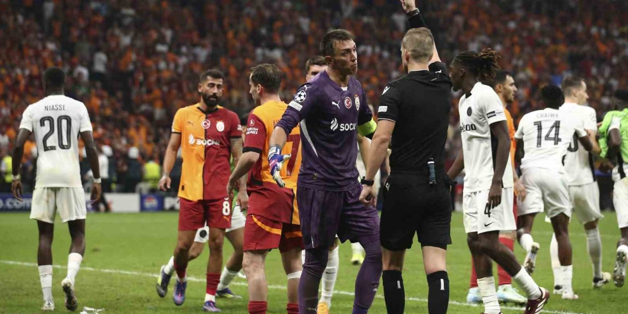 Fernando Muslera’ya 3 maç men cezası verildi