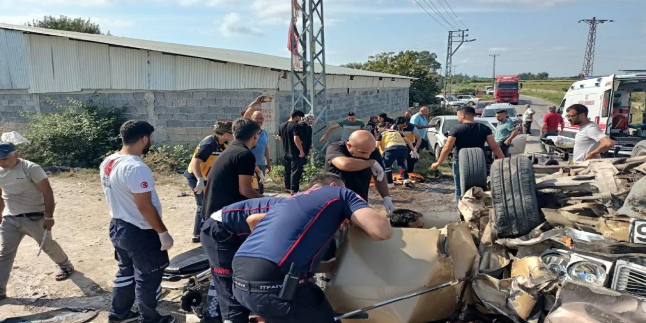 Osmaniye'de otomobilin hurdaya döndüğü kazada 7 kişi yaralandı