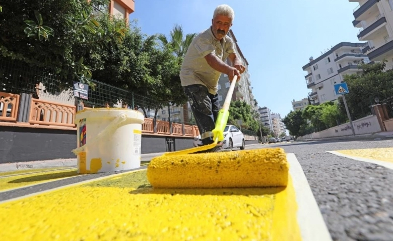 Mezitli Belediyesi yaklaşan eğitim sezonu için seferber oldu