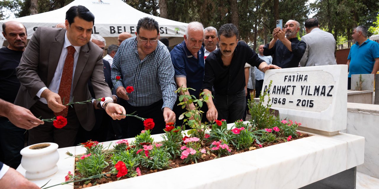 Şehitkamil eski Belediye Başkanı Av Ahmet Yılmaz mezarı başında anıldı