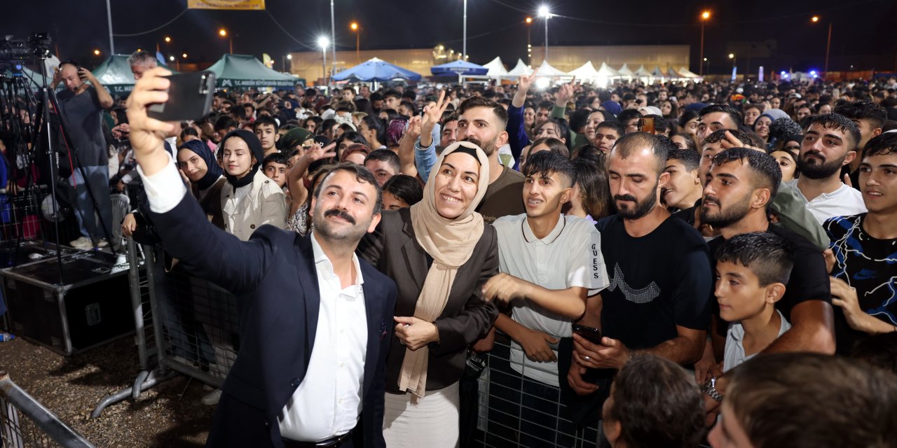 Akdeniz Belediyesi  tüm renkleri barış ve kardeşlik halaylarında bir araya getirdi