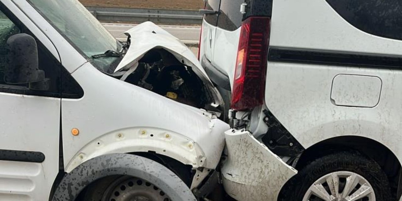 Konya - Ankara Kara yolunda toz fırtınasında zincirleme kaza: 6 yaralı