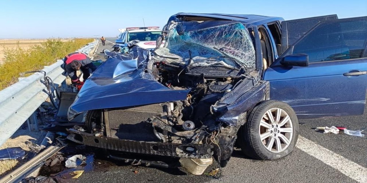 Ankara - Niğde otoyolunda cip ile kamyonet çarpıştı: 3 yaralı