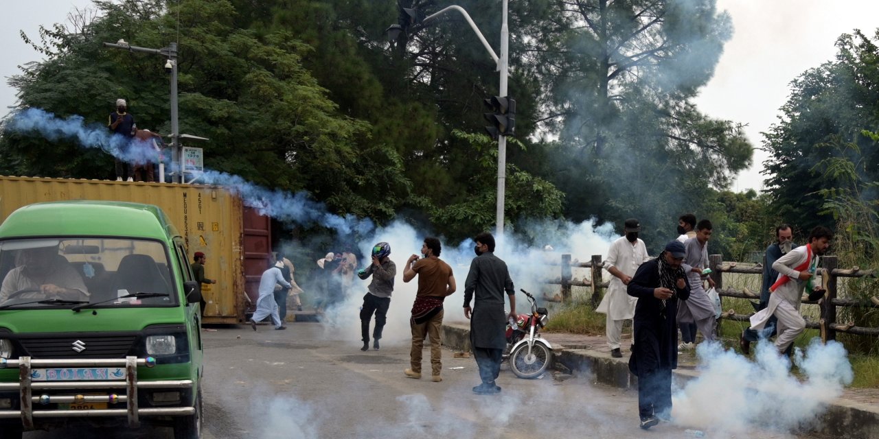 Pakistan'da ordu sokağa indi