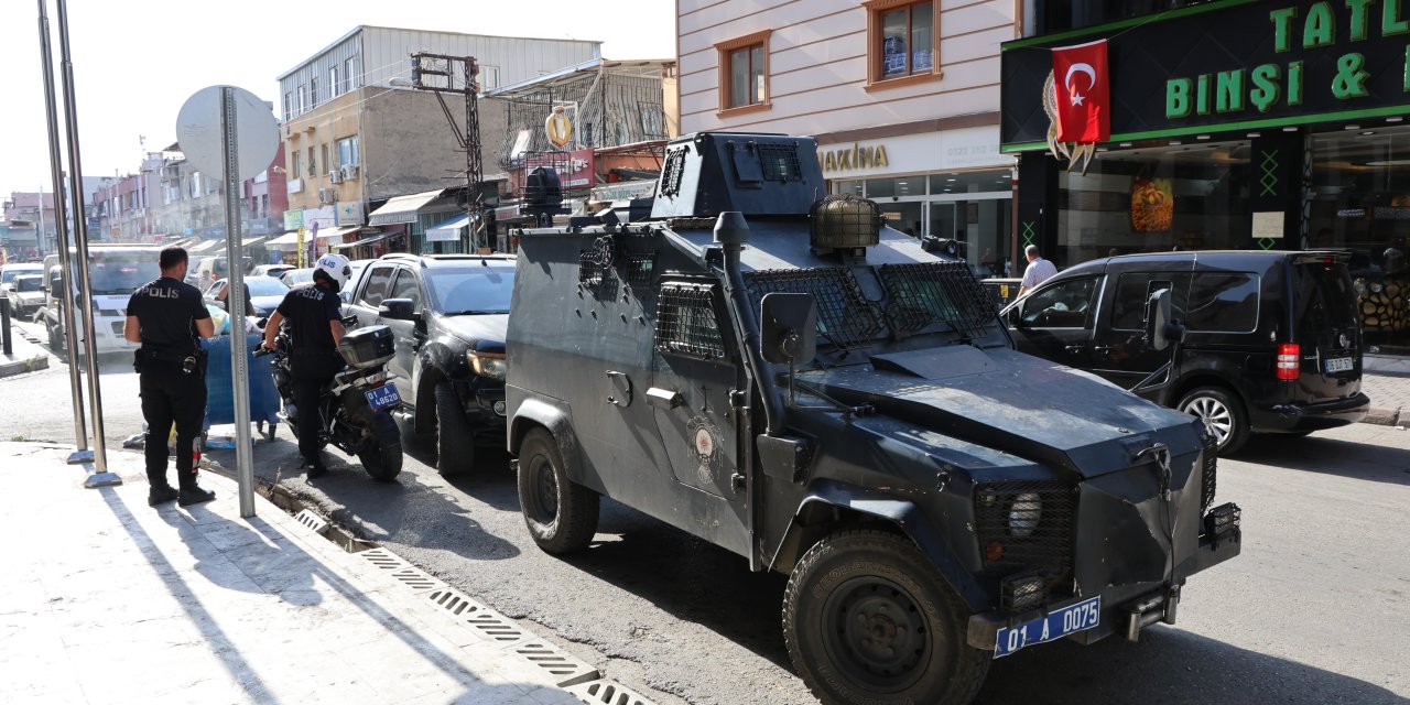 Adana'da yolda el bombası bulundu