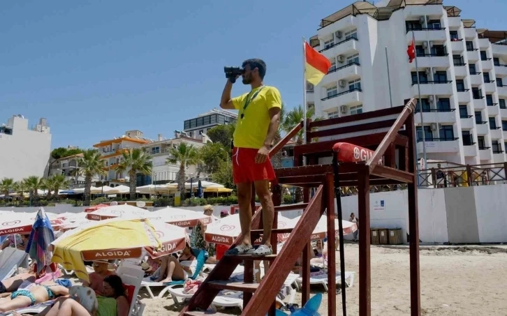 Kuşadası'nda cankurtaranlar Hayat kurtarmaya devam ediyorlar