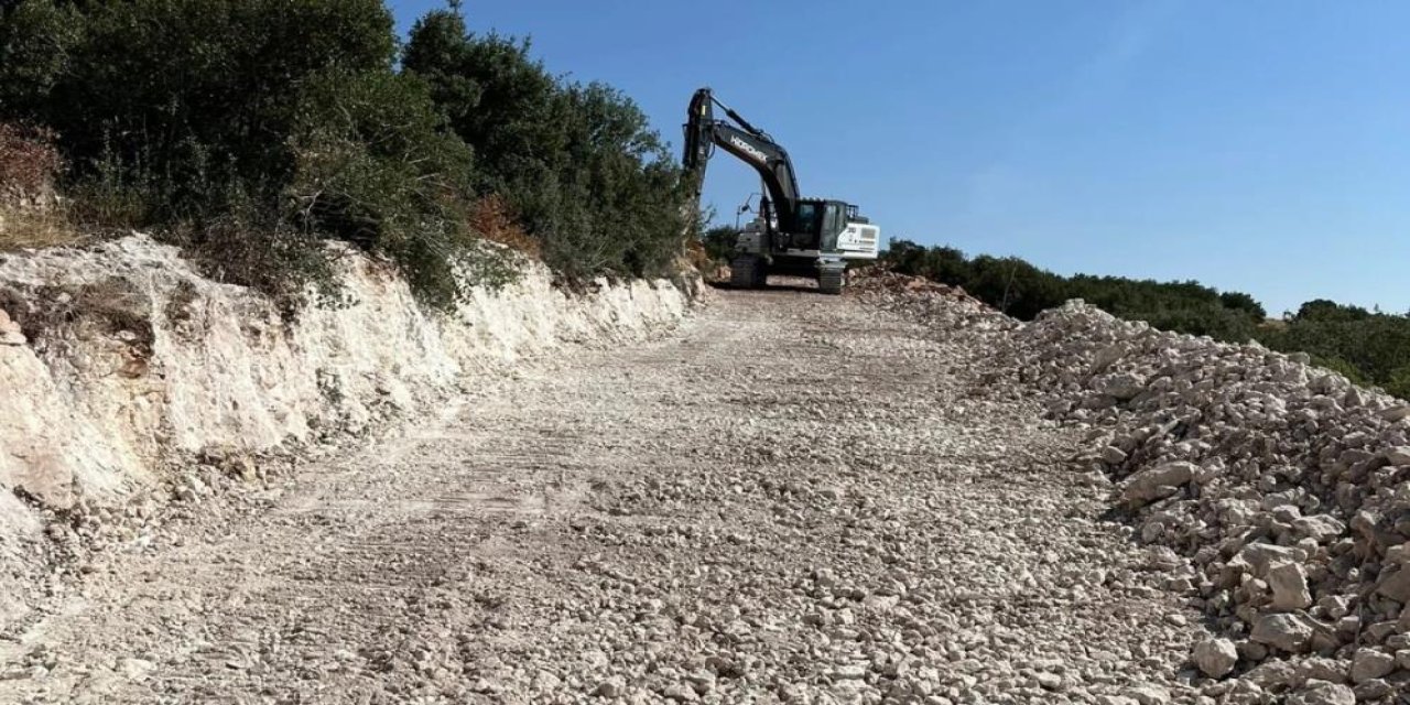 Nizip Belediyesi Kırsal mahallelerdeki yol sorunu çözüme kavuşturuyor