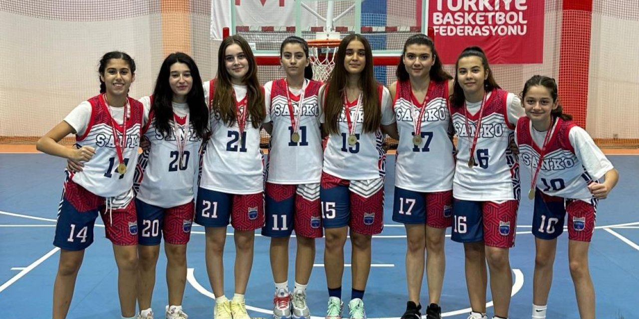 SANKO Okulları basketbolda il şampiyonu oldu