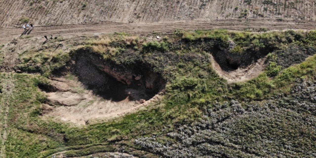 Şanlıurfa'da dev obruklar oluştu Yetkililer harekete geçti