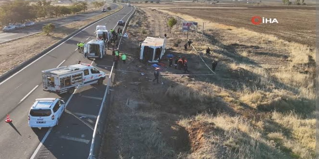 Tur otobüs Aksaray da feci kaza yaptı 6 ölü, 29 yaralı