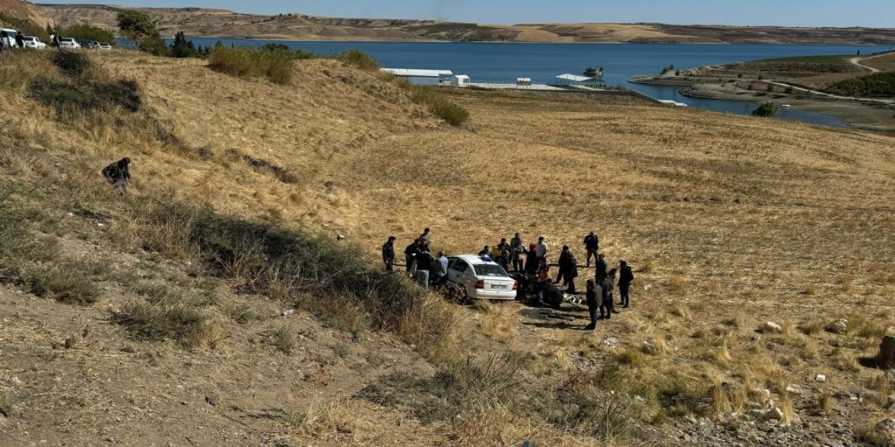 Kahta ilçesinde  otomobil şarampole yuvarlandı: 6 yaralı