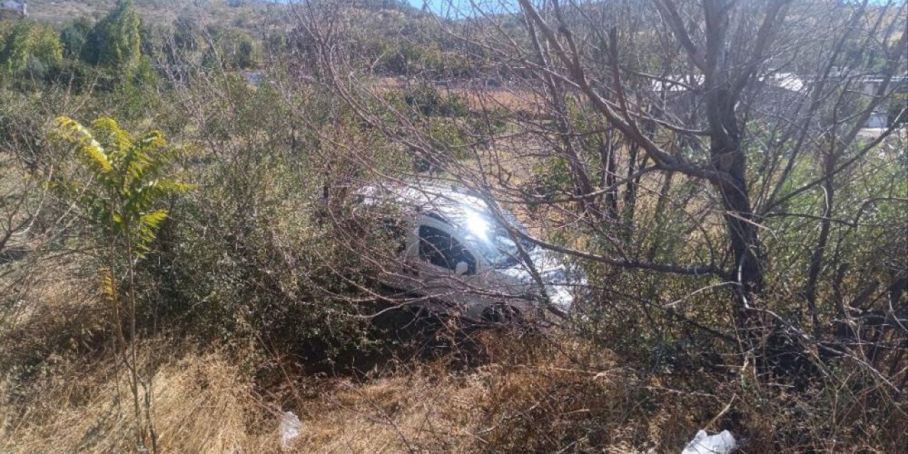 Gölbaşı ilçesinde hafif ticari araç şarampole yuvarlandı: 7 yaralı