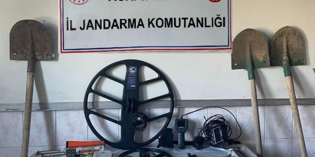 Ağrı’da kaçak kazı yapan 11 kişi yakalandı