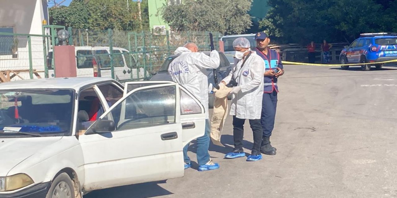 Erdemli ilçesinde bir şahıs,karısını öldürüp intihar etti