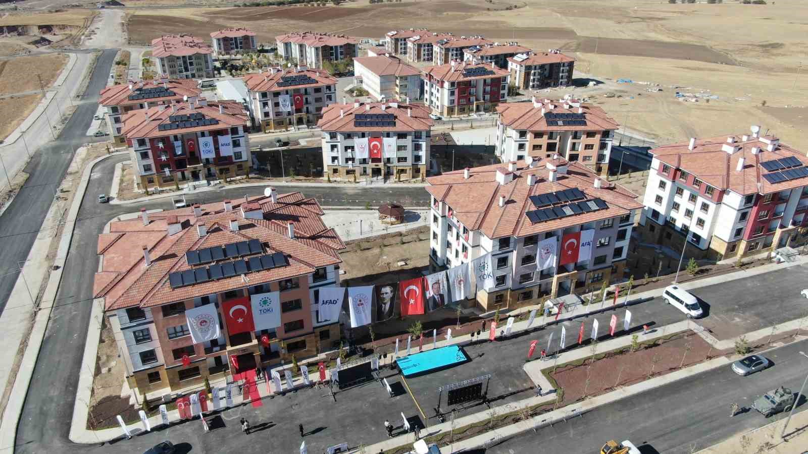 Cumhurbaşkanı Erdoğan’ın katılımıyla Elazığ’da 569 deprem konutu teslim edildi