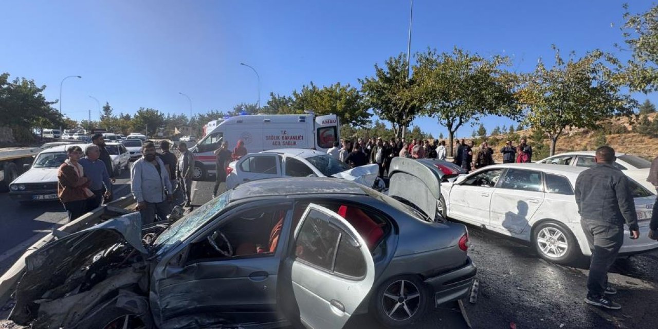 Şanlıurfa - Suruç karayolunda zincirleme trafik kazası: 5 yaralı