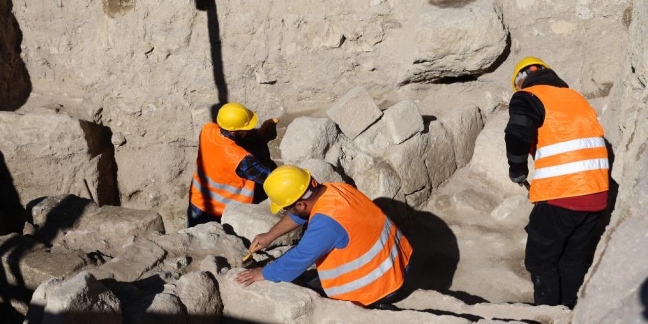 Yolun altından toplu mezar çıktı