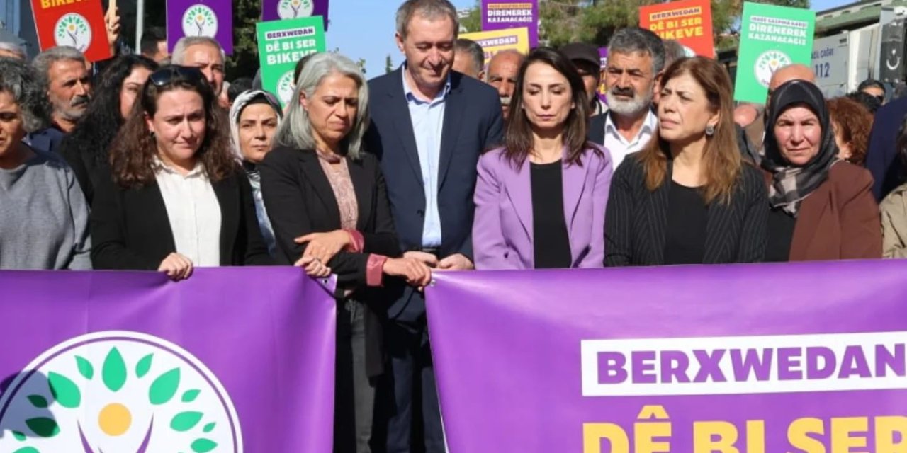 DEM Parti Eş Genel Başkanları Halfeti'de Kayyım'a tepki gösterdiler