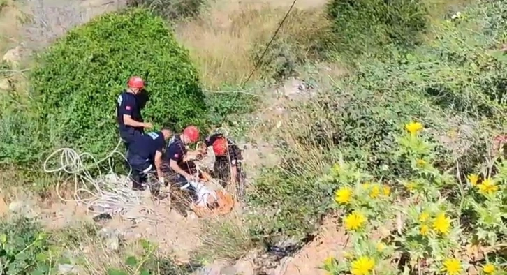 Yamaç paraşütü yaparken düşen şahsı itfaiye kurtardı