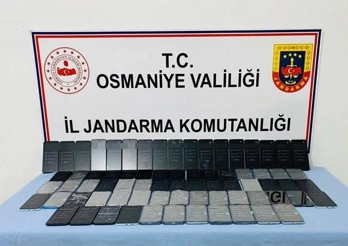 Osmaniye’de jandarma 450 bin lira değerinde kaçak telefon ele geçirdi