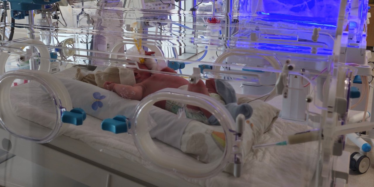 Çöp konteynerine bebeğini bırakan anne serbest