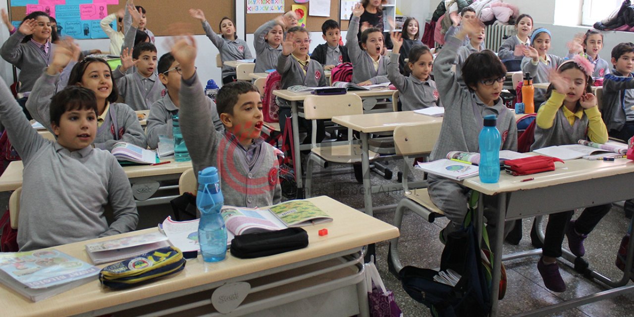 Okullarda ara tatil yarın bitiyor ders zili çalıyor