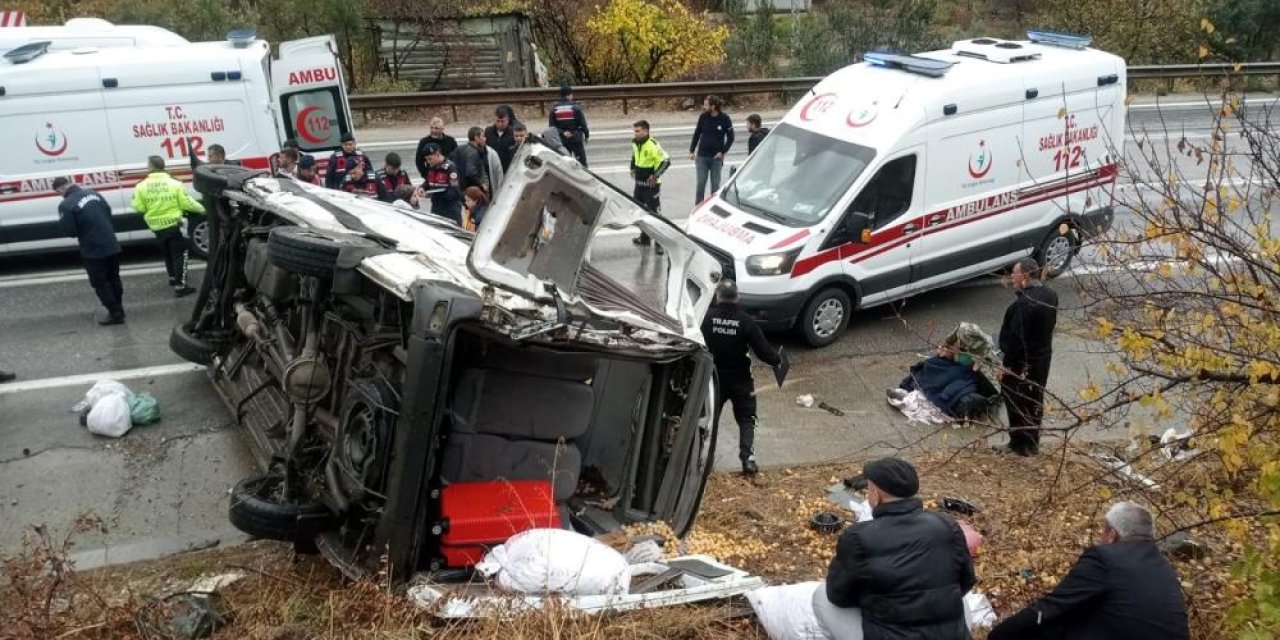 Osmaniye-Bahçe D400 karayolunda yolcu minibüsü devrildi, çok sayıda  yaralı var