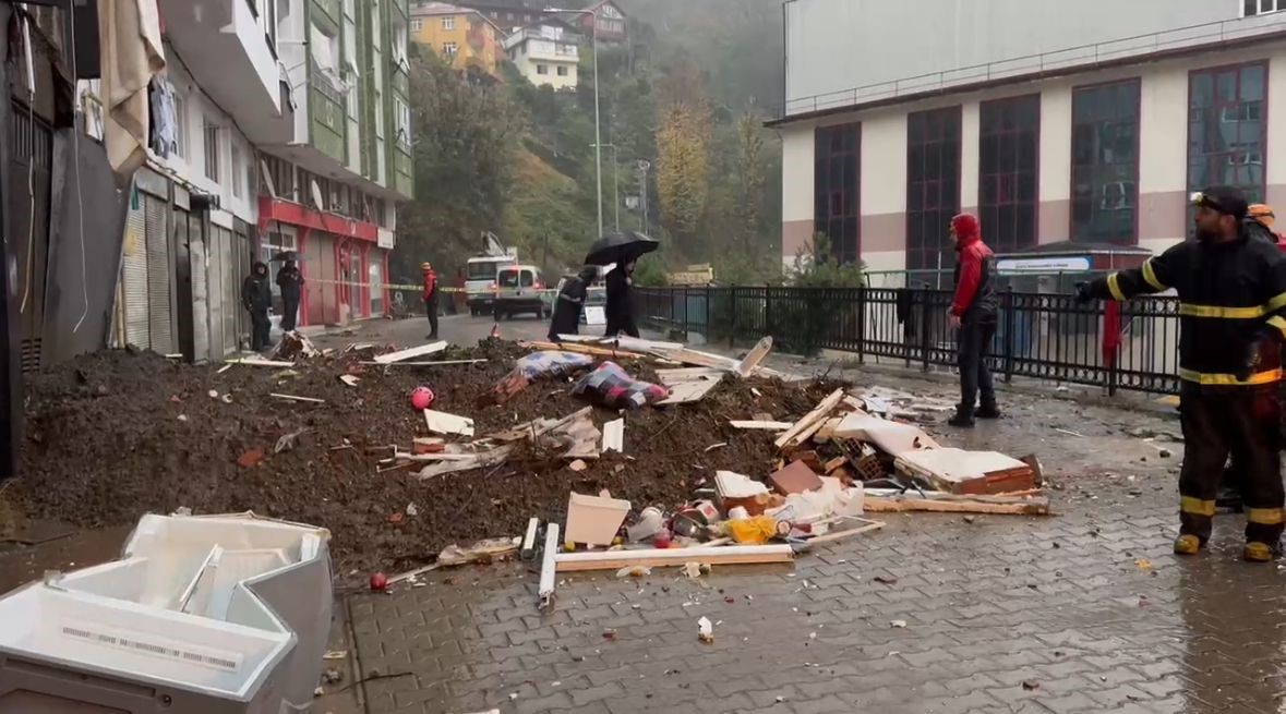 Rize’nin Çayeli ilçesinde heyelan: 1 ölü, 4 yaralı