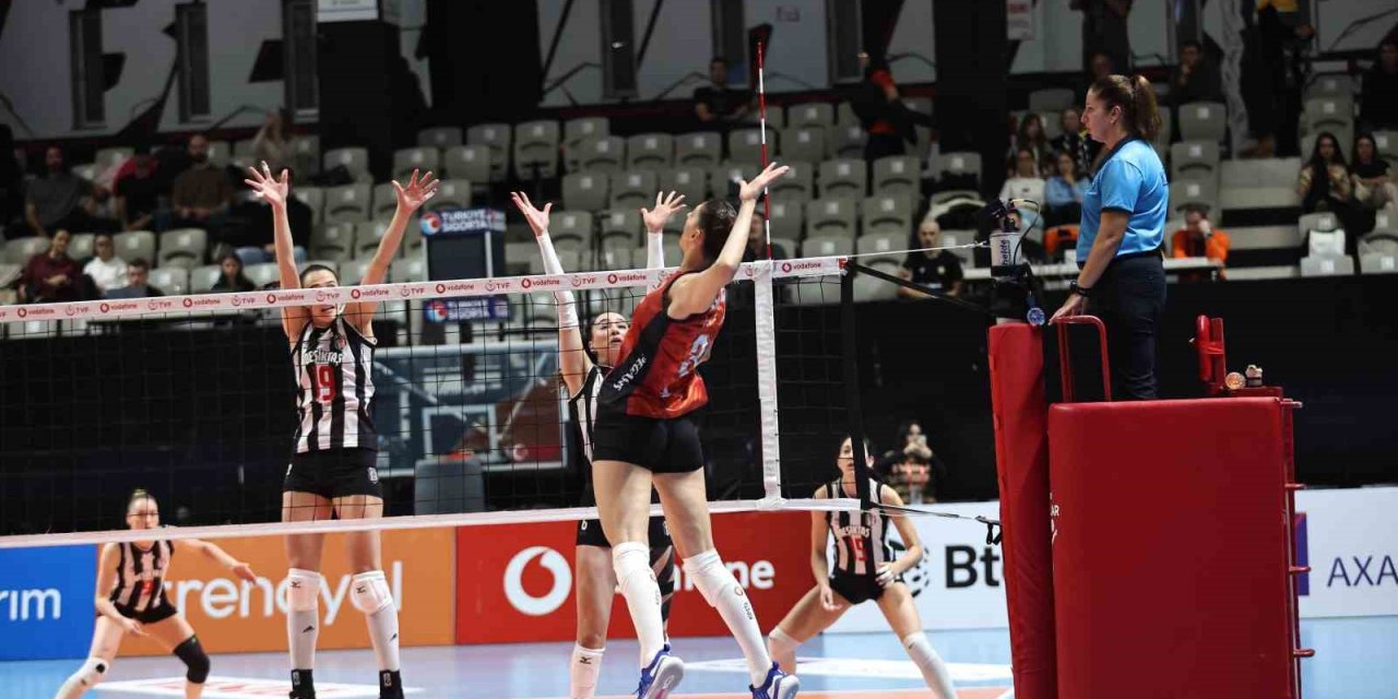 Voleybol da büyük mücadele Beşiktaş: 1 - Eczacıbaşı Dynavit: 3