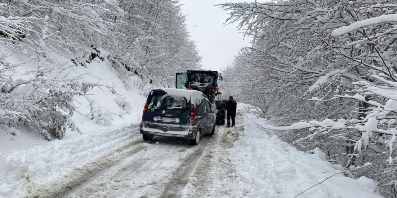 Amasya'da yüzlerce köy yolu ulaşıma kapandı