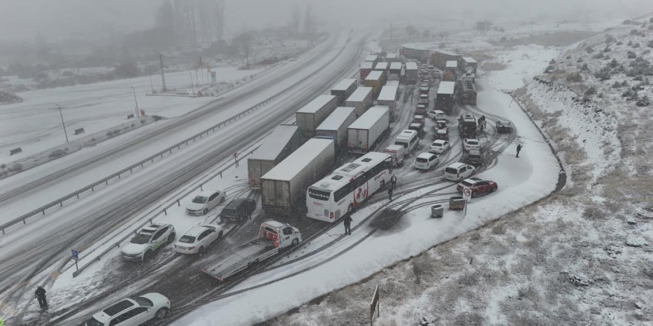 Erzincan - Sivas kara yolu ulaşıma kapandı