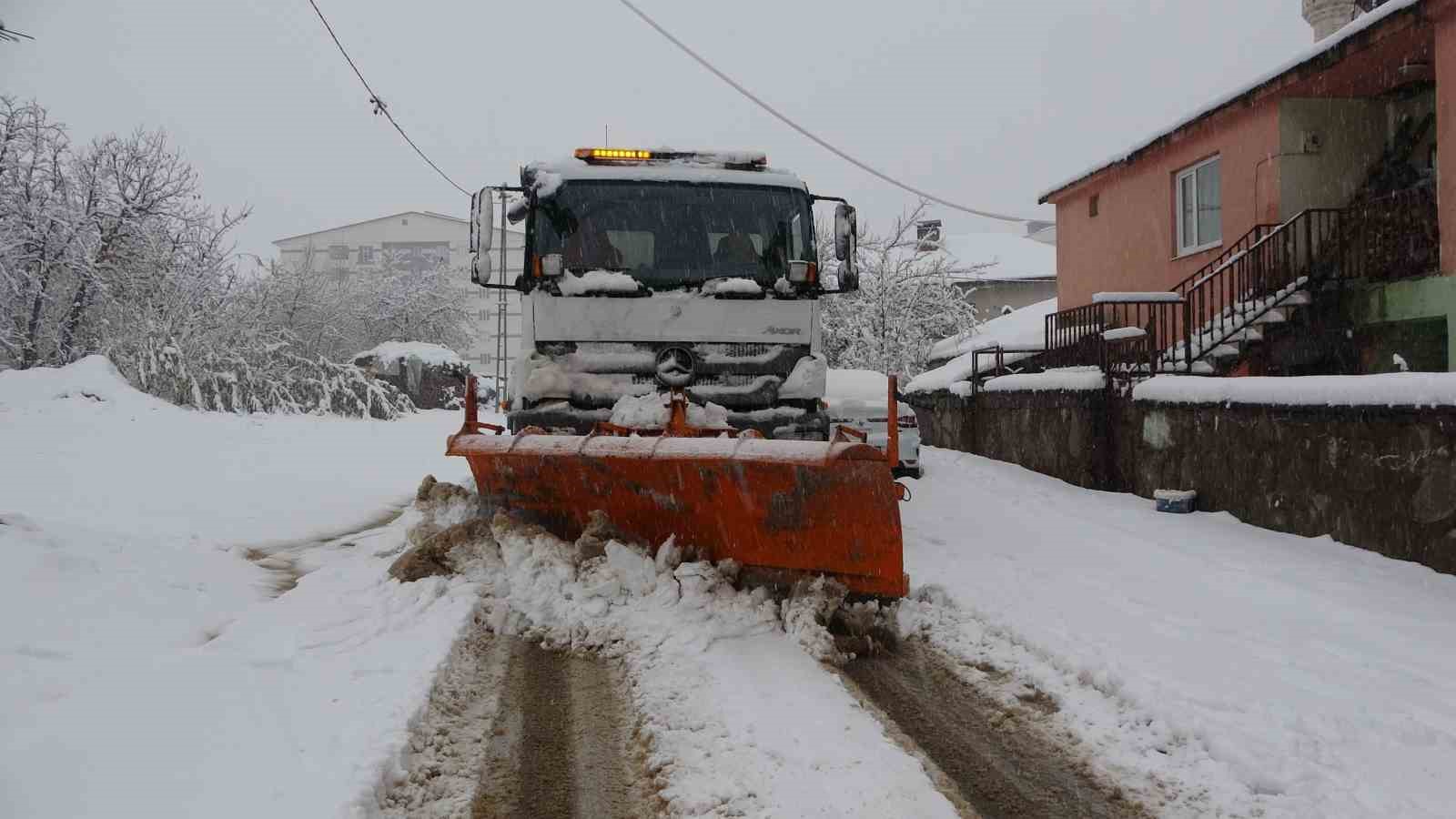 Bitlis’te 84 köy yolu ulaşıma kapandı