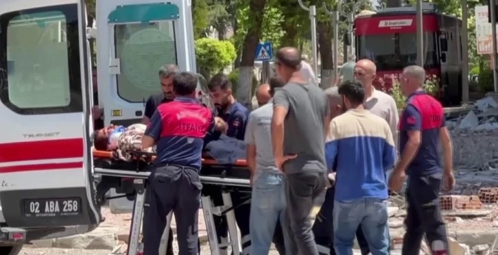 Adıyaman'da Asansörü sökmek isteyen bir işçi duvar altında kaldı