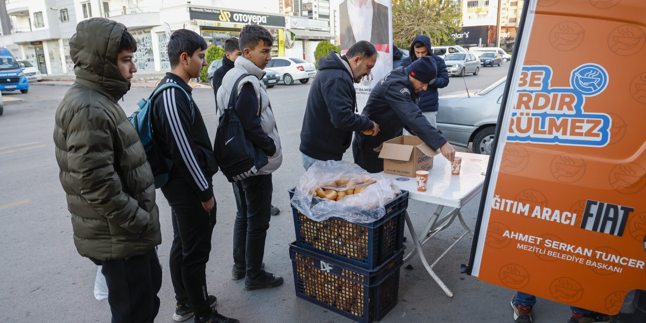 Mezitli Belediyesi ücretsiz çorba ikram ediyor