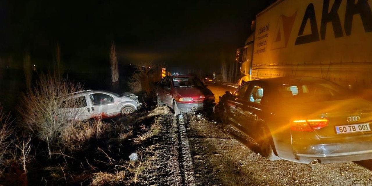 Sungurlu-Alaca karayolunda  zincirleme trafik kazası:7 yaralı aralarında Belediye Başkanıda var