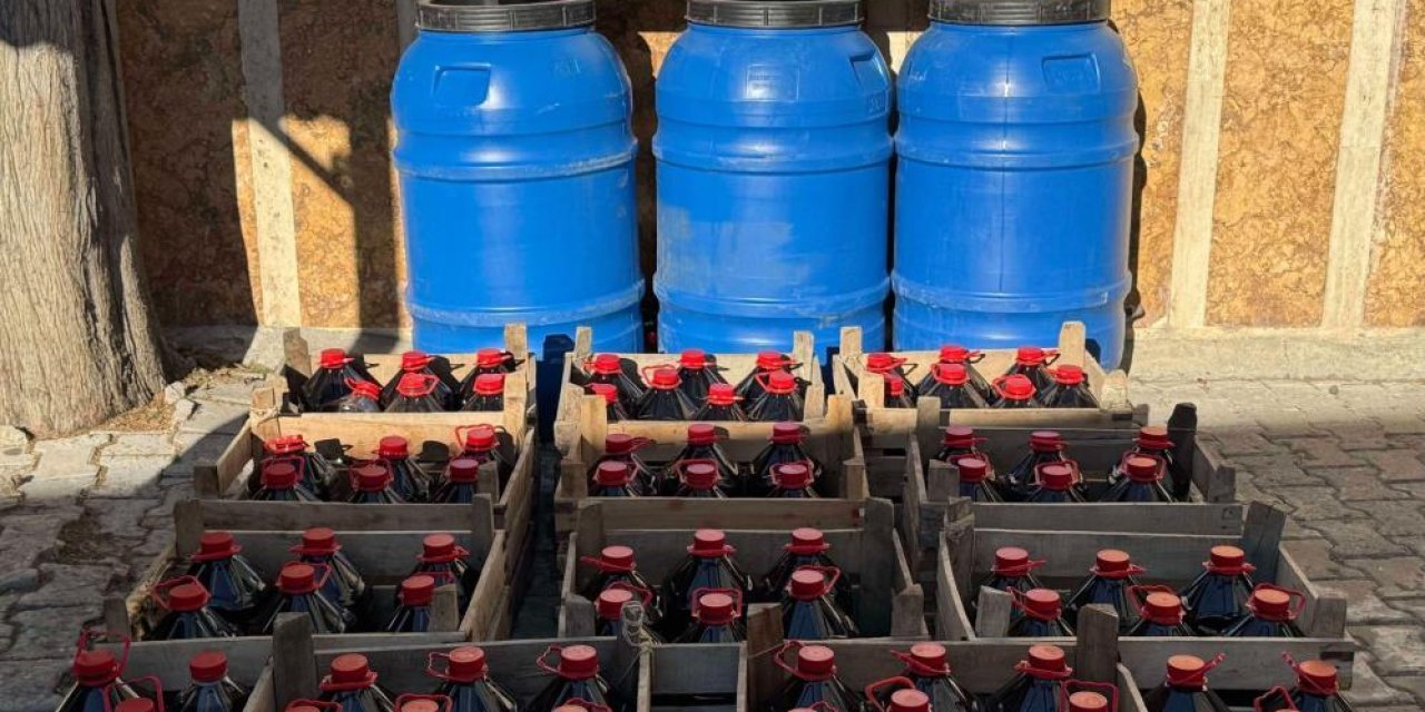 Mersin'de tonlarca sahte içki  ele geçirildi