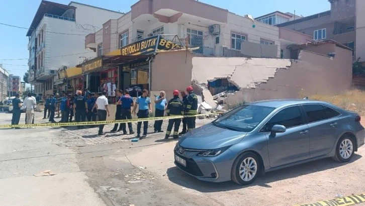 Gaziantep’te iki katlı binanın bahçe duvarı yıkıldı,çok sayıda yaralı var