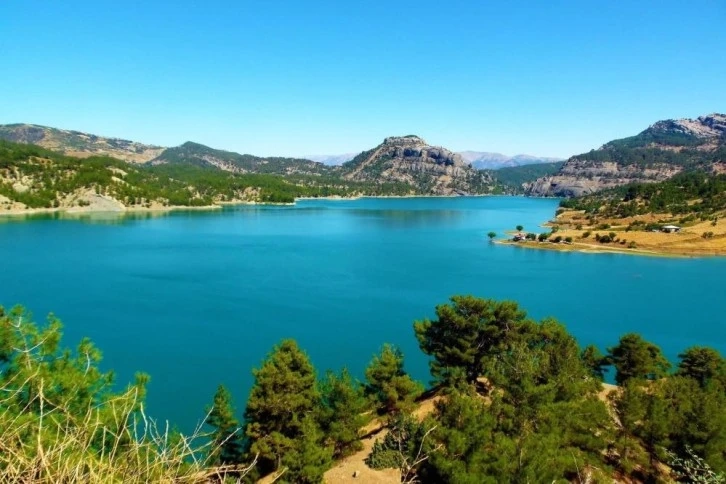 Kahramanmaraş'ın Menzelet Barajının doğal güzelliği cezbediyor