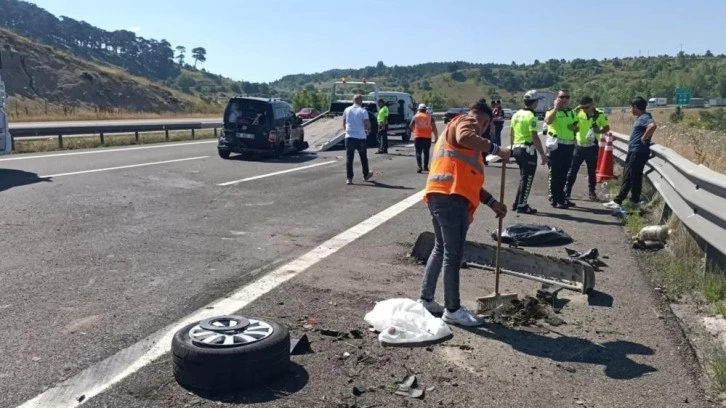 TEM'de hafif ticari aracın lastiği patladı: 9 yaralı