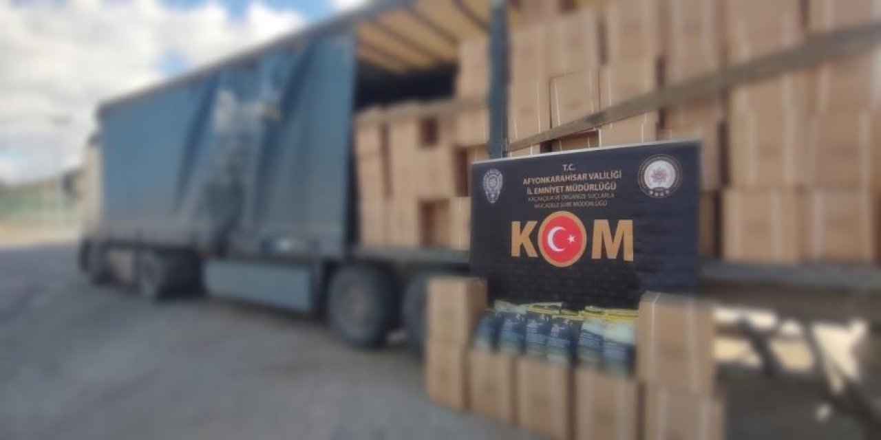 Durdurulan tırda tonlarca sahte  tütün ele geçirildi